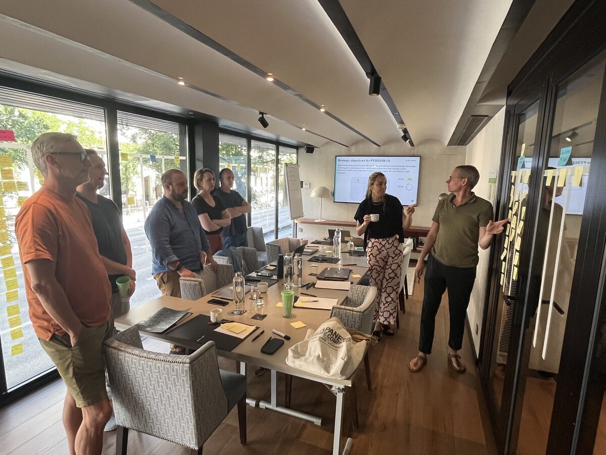 Kuma Partners facilitator leading a leadership team through a strategic objectives review during an executive offsite